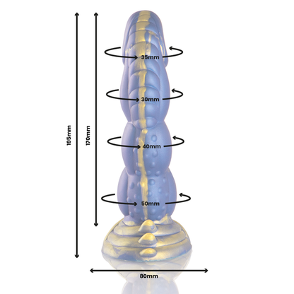 Close-up do Dildo Poseidon da EPIC CYBERSILICOCK, mostrando seu design mitológico e textura de silicone.