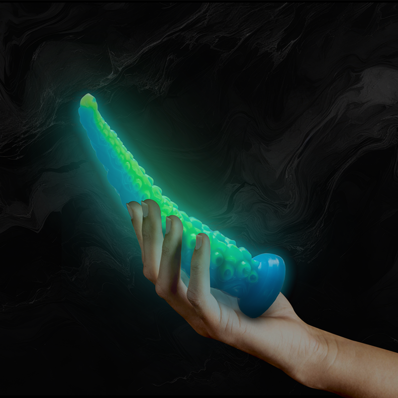 Close-up do Dildo EPIC Scylla Fluorescente Tentáculo Fino Pequeno, mostrando seu design único e cor vibrante.
