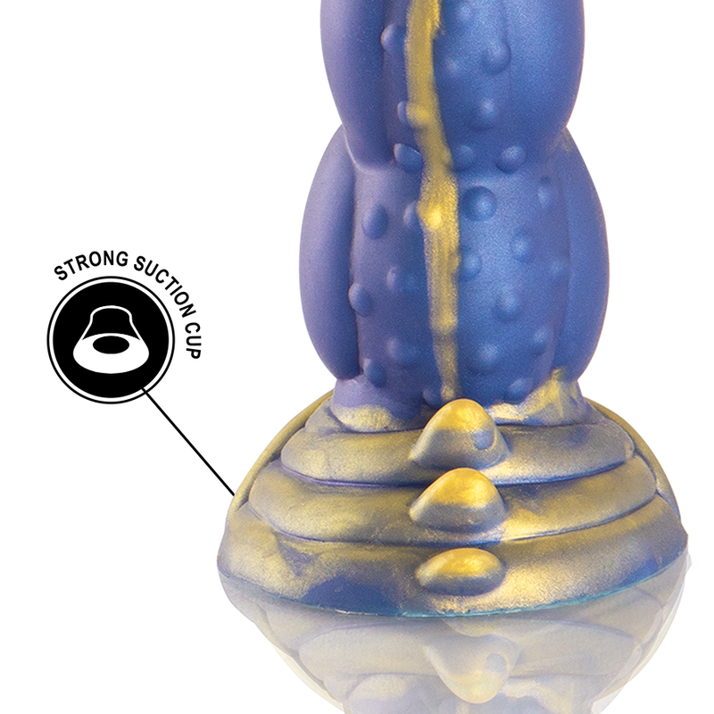 Close-up do Dildo Poseidon da EPIC CYBERSILICOCK, mostrando seu design mitológico e textura de silicone.