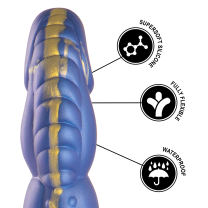 Close-up do Dildo Poseidon da EPIC CYBERSILICOCK, mostrando seu design mitológico e textura de silicone.
