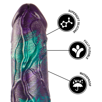 Close-up do Dildo EPIC Basilisk, mostrando seu design duplo escamoso e cor vibrante.