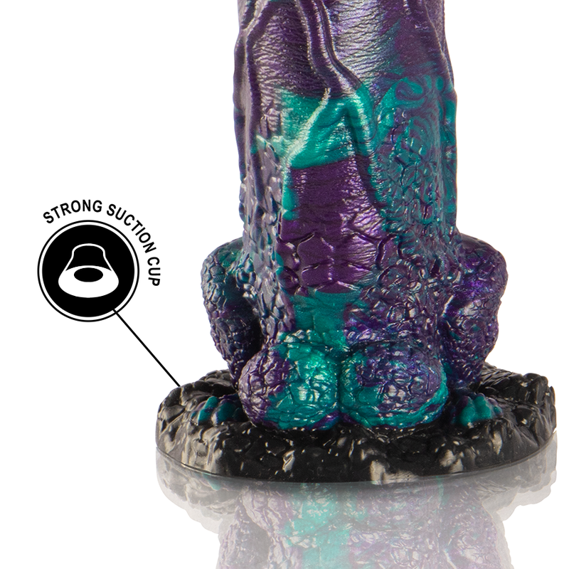 Close-up do Dildo EPIC Basilisk, mostrando seu design duplo escamoso e cor vibrante.
