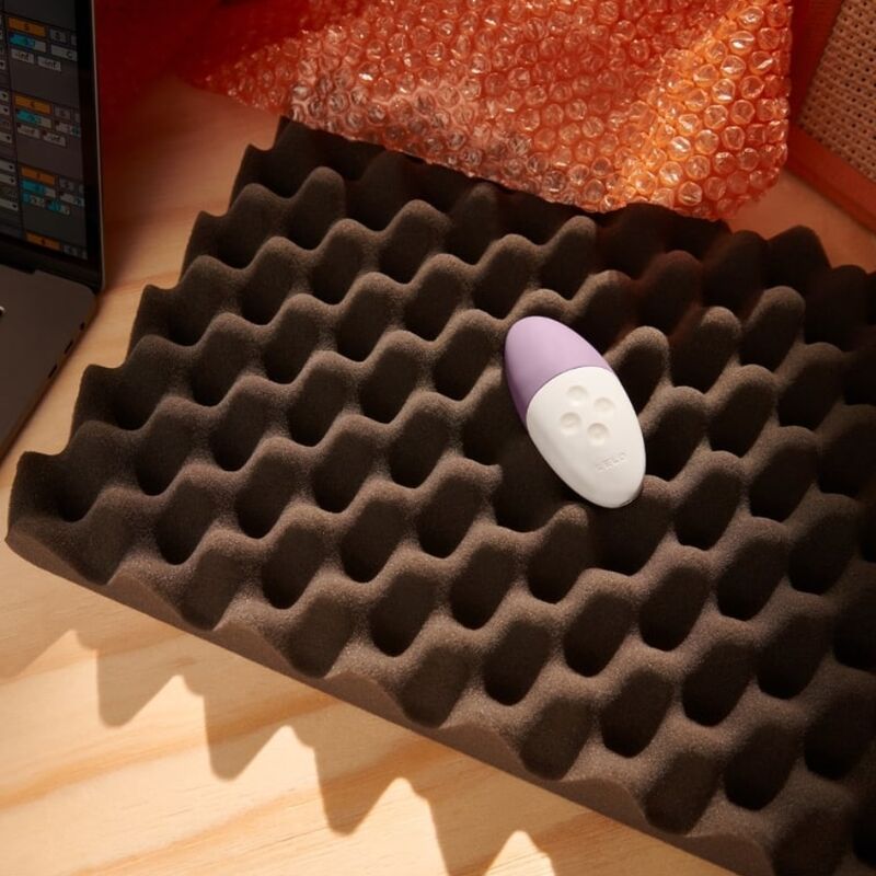 LELO Siri 3 Massageador Clitoriano SoundSense Calm Lavender, mostrando seu design ergonômico e acabamento suave.