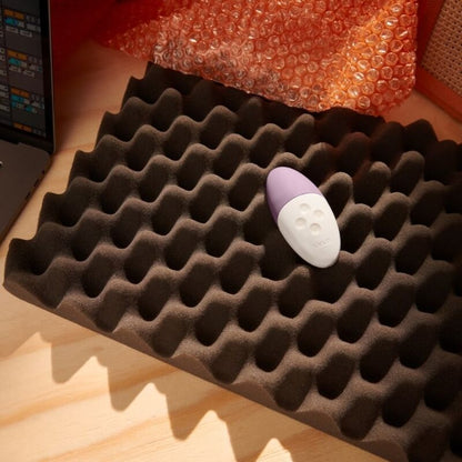 LELO Siri 3 Massageador Clitoriano SoundSense Calm Lavender, mostrando seu design ergonômico e acabamento suave.