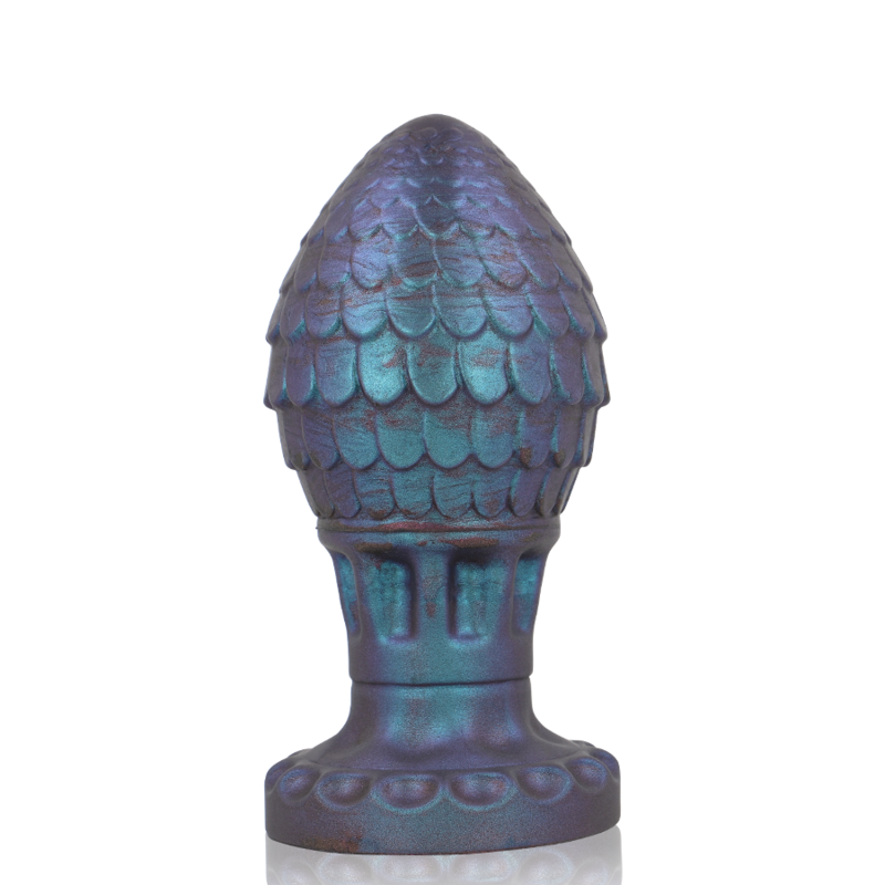 Close-up of the EPIC CYBERSILICOCK Vrakos Plug Anal Silicone Ovo de Dragão M, showing its ergonomic design and unique texture.