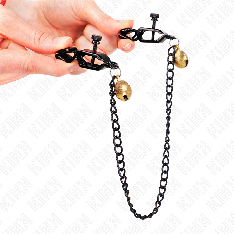 Detalhe das Pinças para Mamilos KINK com cadeia plana e sino prateado de 30cm, mostrando o design e acabamento em metal.