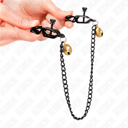 Detalhe das Pinças para Mamilos KINK com cadeia plana e sino prateado de 30cm, mostrando o design e acabamento em metal.