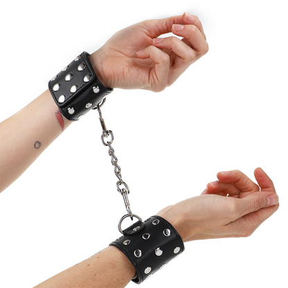 Retenções de Pulso com Rebites Pretos Ajustáveis 19-24 CM x 5,5 CM