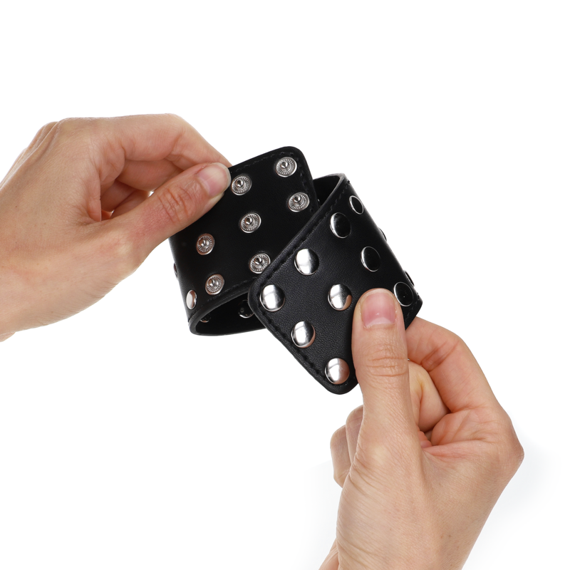 Retenções de Pulso com Rebites Pretos Ajustáveis 19-24 CM x 5,5 CM