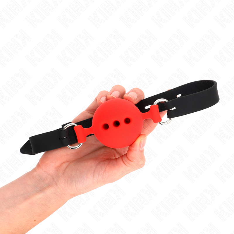 Mordaça completa de silicone KINK vermelha com bola de 5 cm, mostrando os detalhes ajustáveis e a textura.