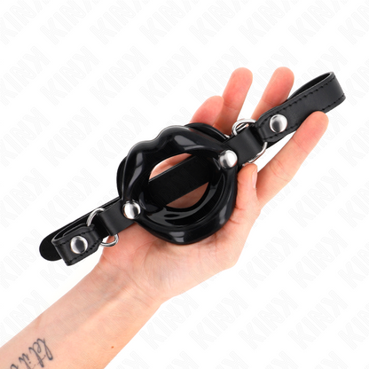 Mordaça Lip KINK de 8 CM com alça de couro preta ajustável, detalhe do material e mecanismo.