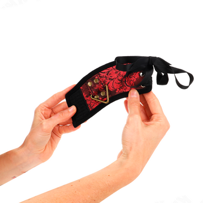 KINK Almofadas de Pulso Scandal em renda vermelho-preto, exibindo os detalhes e o design elegante para BDSM.