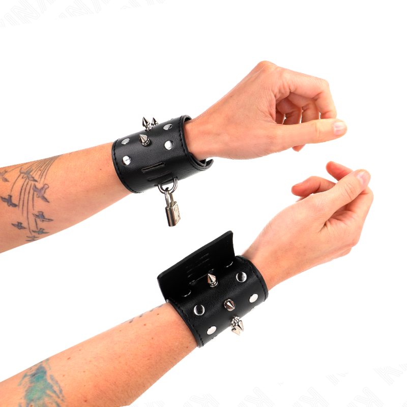 Algemas de Pulso Punk com Pontos 25x6cm