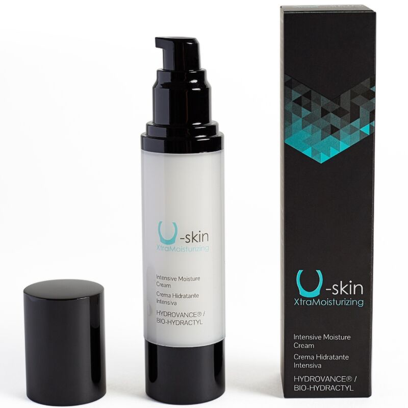 Close-up do creme 500 COSMETICS U-Skin XtraMoisturizing, ideal para hidratação e recuperação da pele tatuada.