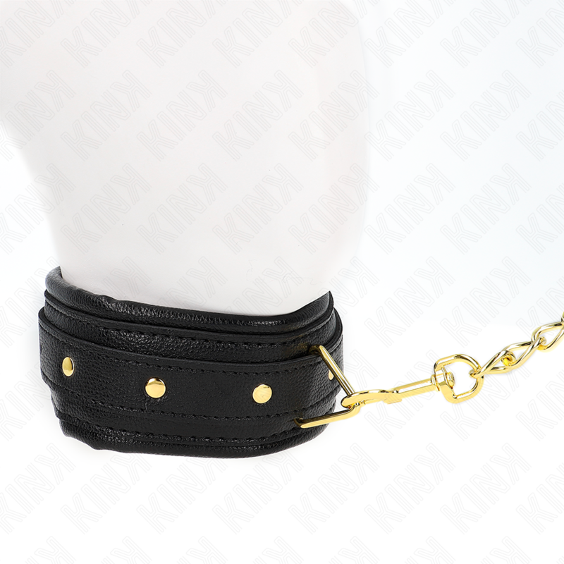 Close-up do Colar KINK BDSM com Esponja e Alça, mostrando o design ajustável e o material de imitação de couro.