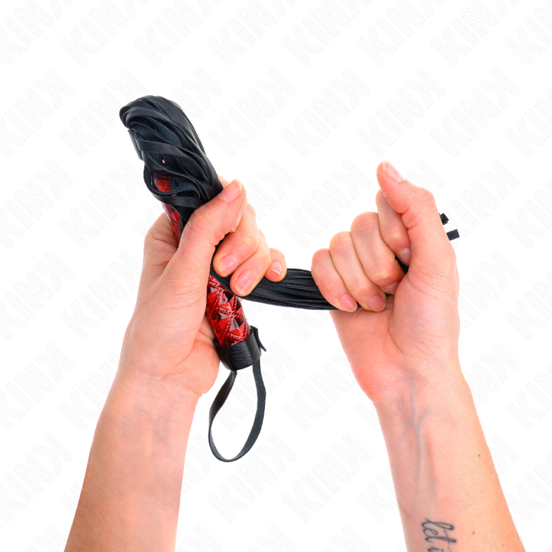 KINK Chicote BDSM Padrão Diamante 40 CM, detalhe do punho e das tiras com padrão