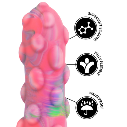 Dildo EPIC Nixie de silicone líquido com base de sucção, mostrando seu design elegante e textura suave.