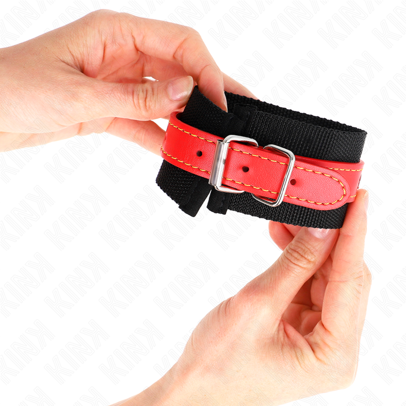 Punhos KINK de nylon preto e couro vermelho ajustáveis para BDSM.