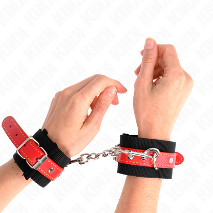 Punhos KINK de nylon preto e couro vermelho ajustáveis para BDSM.