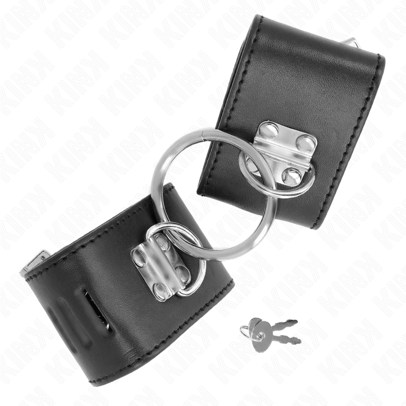 KINK Pulseira de Pulso Fixa Preta com Anel D e Cadeado, mostrando o ajuste e detalhes do fecho.