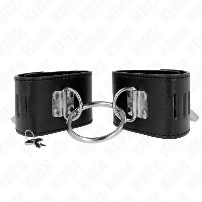 KINK Pulseira de Pulso Fixa Preta com Anel D e Cadeado, mostrando o ajuste e detalhes do fecho.