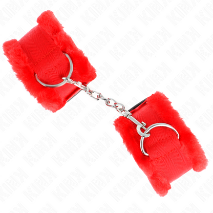 Close-up da Pulseira KINK Forro Peludo Vermelho Ajustável, mostrando o material macio e detalhes.