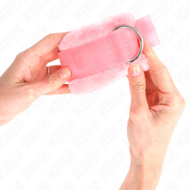 KINK Pulseira Forro Peludo Rosa Ajustável 17-31cm para BDSM, mostrando o forro macio e o design.