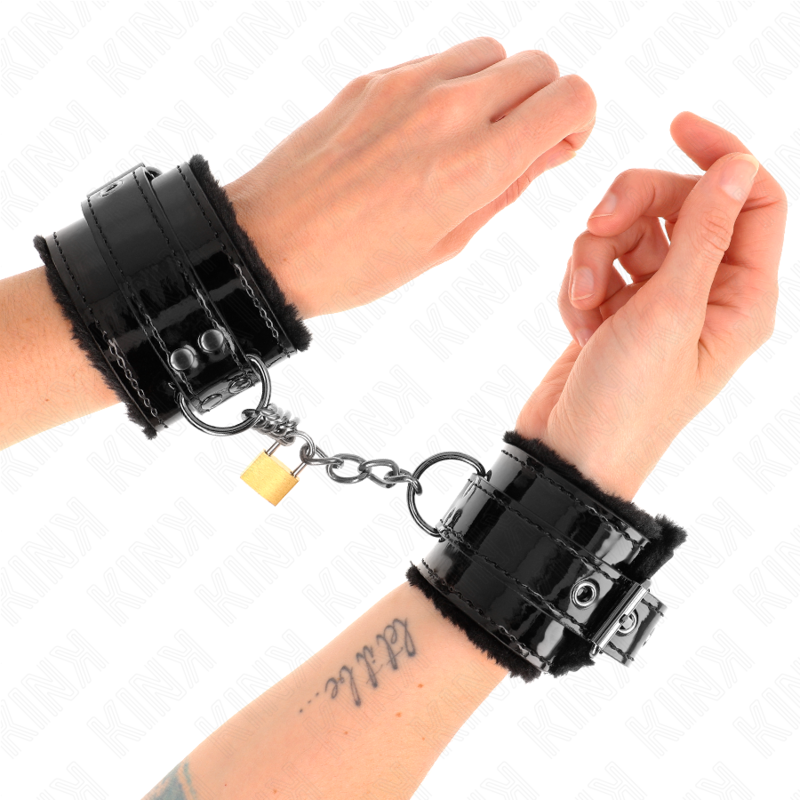 Close-up da pulseira de contenção KINK Leve com bloqueio de cobre ajustável, mostrando detalhes.