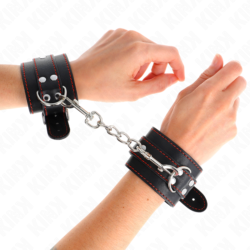 KINK Punhos Pretos com Forro Vermelho Ajustáveis, mostrando detalhe do material e das fivelas.