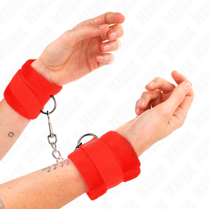 KINK Algemas de Pulso em Pele Iniciante Vermelho 30x7cm para BDSM, mostrando detalhes do material e fecho.