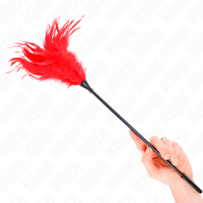 KINK Penas de Cócegas Múltiplas Vermelhas 45 CM, detalhe das penas macias e cabo.