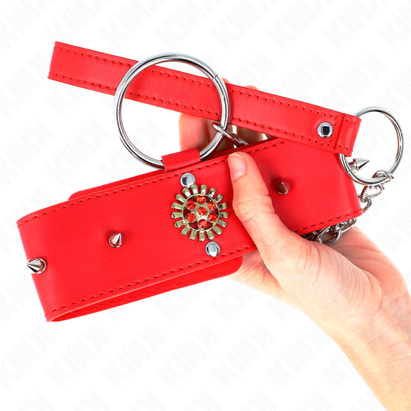 KINK Colar de Diamante Vermelho Ajustável com Cinto, mostrando detalhes do design e fecho.
