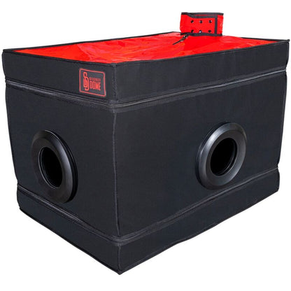 Cabine BDSM Secret Dome Kink Club La Niche em preto e vermelho para experiências de contenção.
