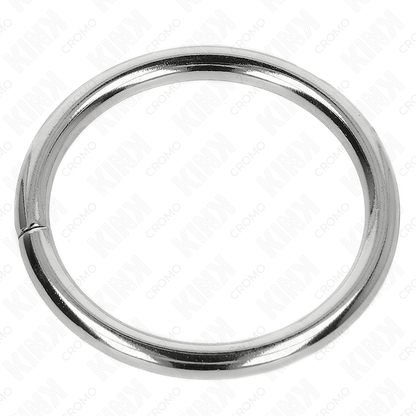 KINK Anel de Metal para Pênis 4,5 CM INTERNO, detalhe da superfície e formato.