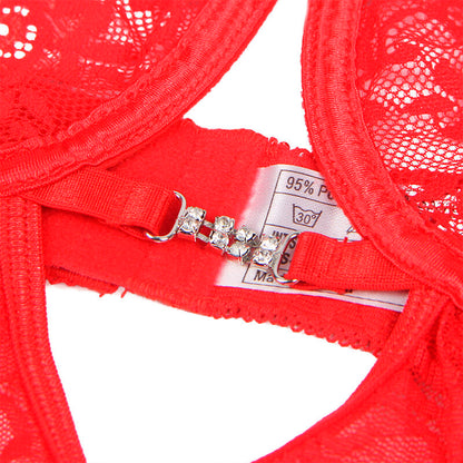 Babydoll de renda vermelho SUBBLIME com alças ajustáveis, mostrando detalhes da peça e a delicadeza do tecido.