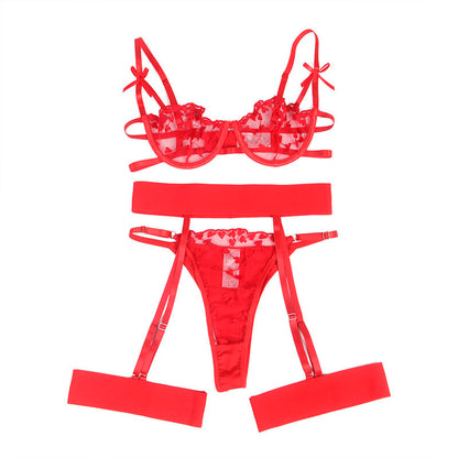 Close-up do Conjunto Lingerie Subblime 3 Peças Coração Vermelho S/M mostrando detalhes da estampa e do tecido.