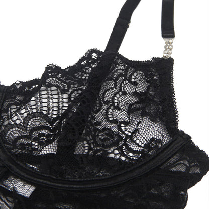 Babydoll de Renda SUBBLIME preto com alças ajustáveis, destacando a delicadeza da renda.