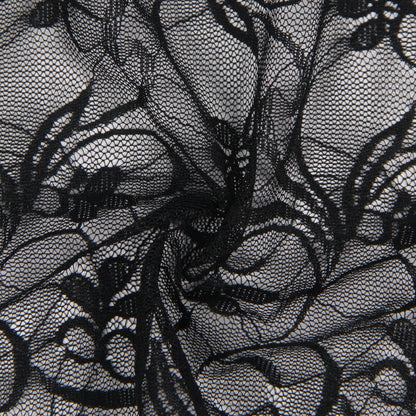 Babydoll de Renda SUBBLIME preto com alças ajustáveis, destacando a delicadeza da renda.