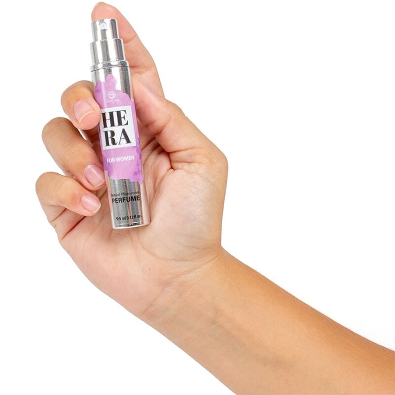 Close-up do SECRETPLAY Hera Perfume Natural com Feromonas para Mulheres 10 ML, destacando o frasco e a elegância.
