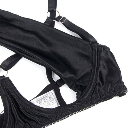 Conjunto de lingerie SUBBLIME preto com sutiã de laço ajustável e tanga.