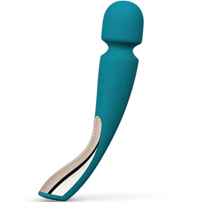 Close-up do LELO Smart Wand 2 Aqua mostrando o seu design ergonómico, cabeça de silicone e botões de controlo.