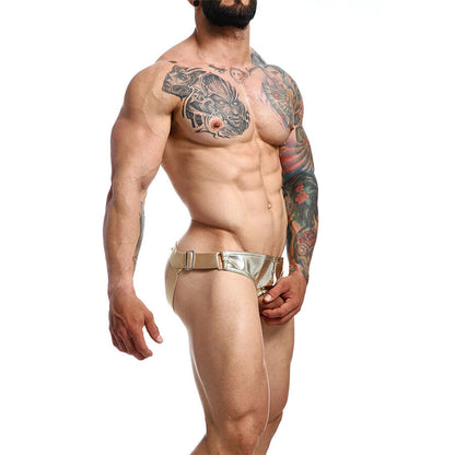 Jockstrap Anel Peniano Dngeon dourado em couro PU e metal, detalhe do design arrojado.