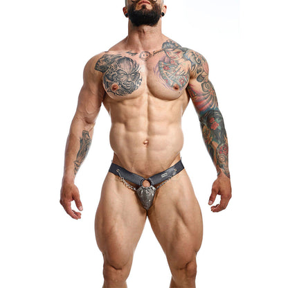 Jockstrap MaleBasics Dngeon Snaps Corrente em couro sintético cinza, exibindo design ousado e detalhes de corrente.