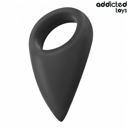 Close-up do Anel Peniano Addicted Toys em formato de lágrima, realçando o seu design ergonômico e material flexível.