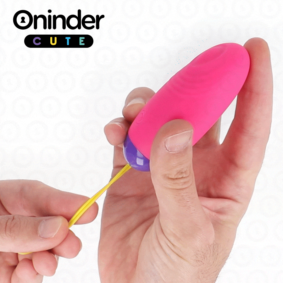 Close-up do ONINDER Ovo Vibratório CUTE, destacando seu design ergonómico, cor vibrante e cabo de carregamento USB.
