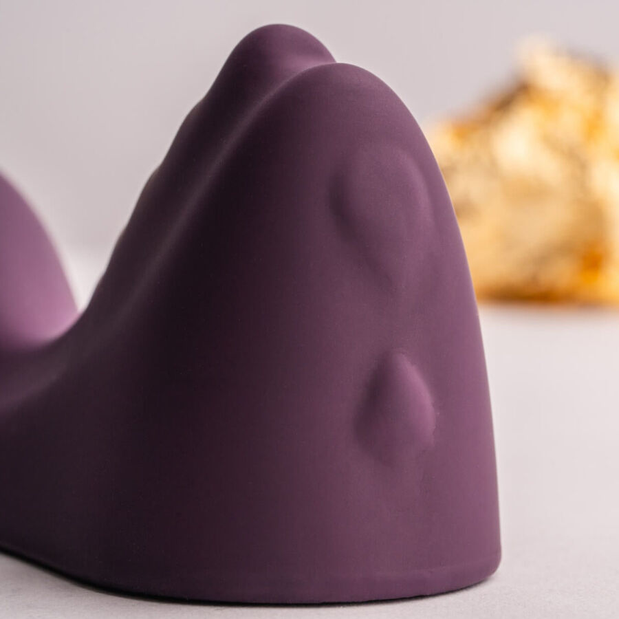 VIBRADOR RUBY GLOW ROXO PARA SENTAR