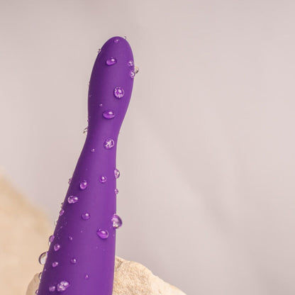 ROCKS-OFF Petite Sensations Teazer Plug Anal Vibrador Roxo, mostrando seu design flexível e compacto