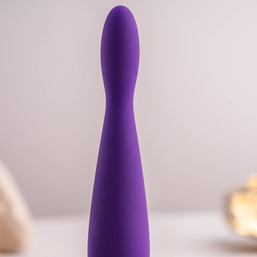 ROCKS-OFF Petite Sensations Teazer Plug Anal Vibrador Roxo, mostrando seu design flexível e compacto
