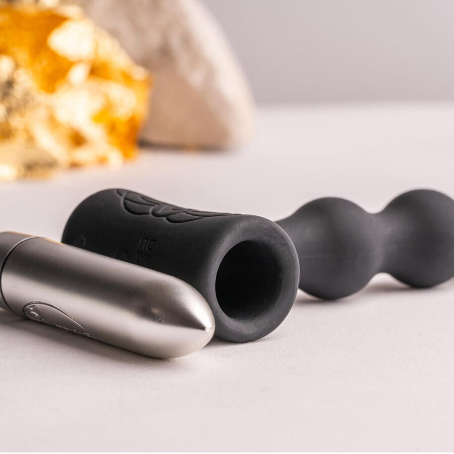 ROCKS-OFF Petite Sensations Pearls Plug Anal Vibrador Preto, mostrando o design de pérolas e a base segura.