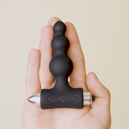 Close-up of the ROCKS-OFF Petite Sensations Bubbles Plug Anal Vibrador Preto showing its ergonomic design and textured surface with gradual spheres.